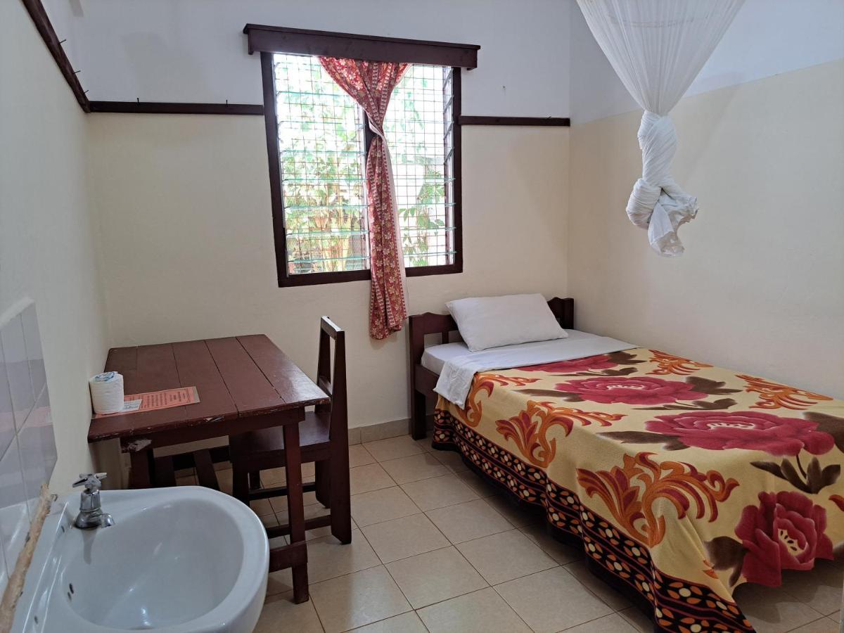 Kwale Golden Guest House Buitenkant foto